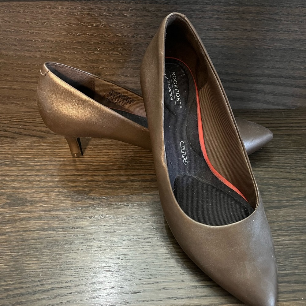 Rockport beige ladies pumps brand new sz 8.5